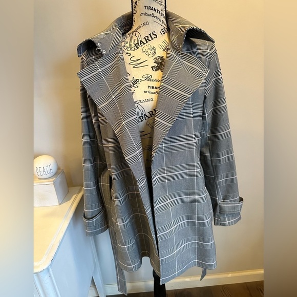 Carolina Belle Montreal Belted Trench Coat Size Medium - Picture 4 of 7